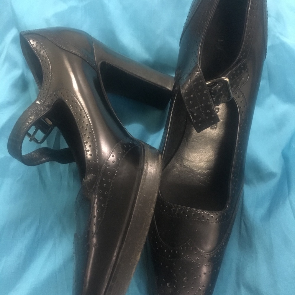 Italian leather wing tip design dress work shoe